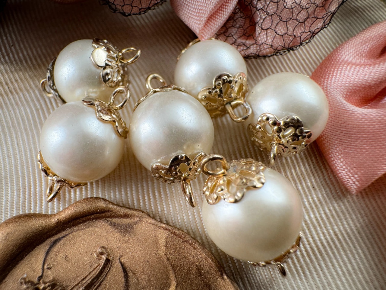 직원들이 수제 제작 중 ♡